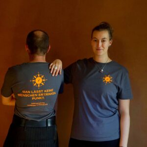 Soli-Shirt: Man lässt keine Menschen ertrinken. Punkt.